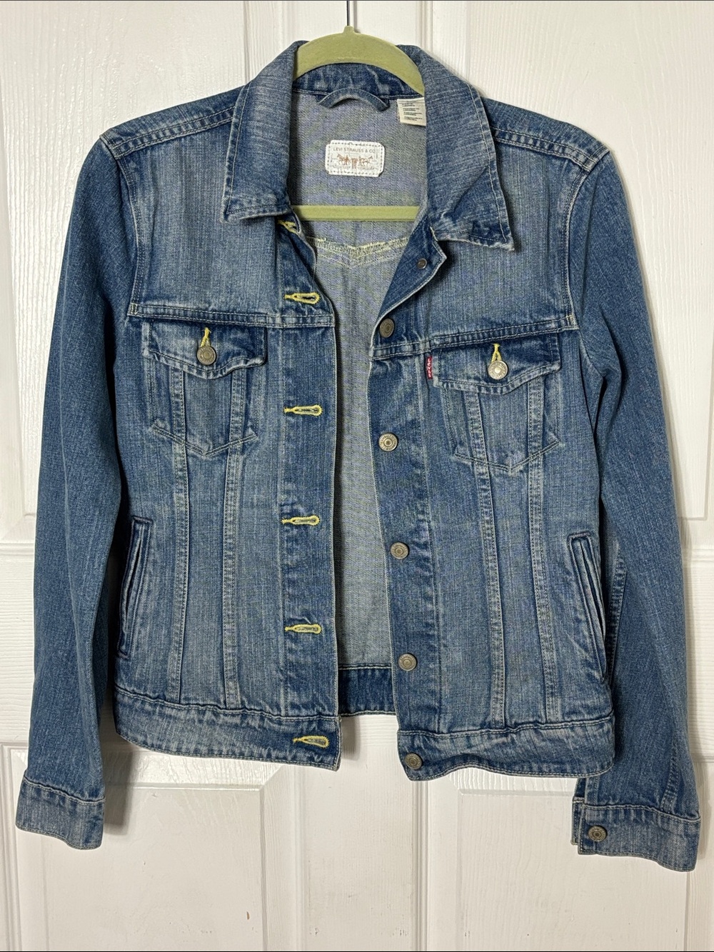 LEVIS Classic Denim Trucker Jacket Blue Jean button up size Small